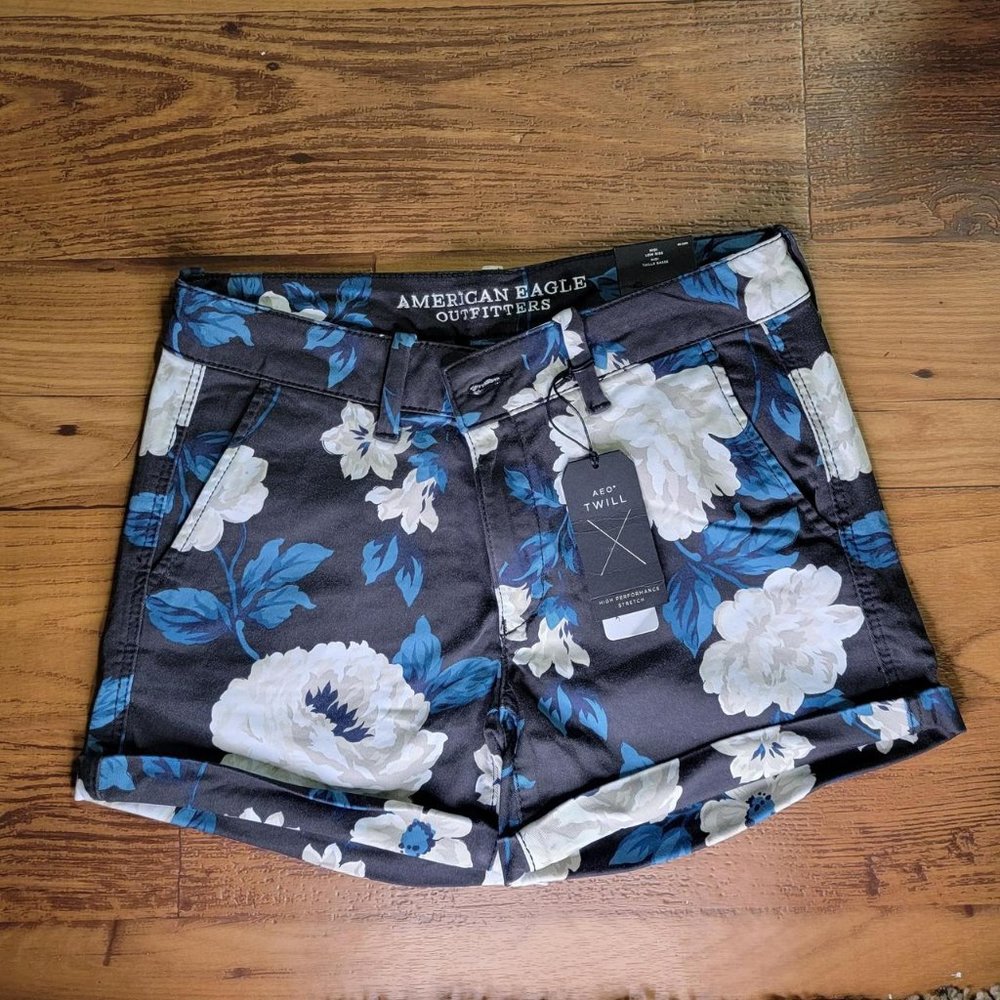 AEO Twill High Performance Stretch Midi Shorts - Size 8